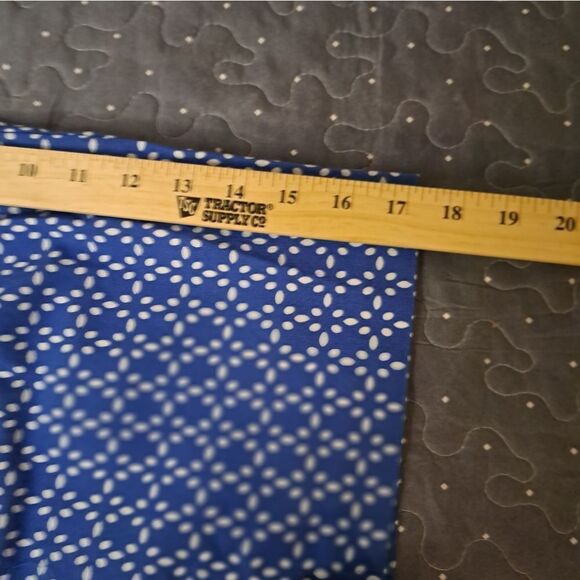 Susan Graver cropped capri blue and white pants size 10 - Picture 6 of 6